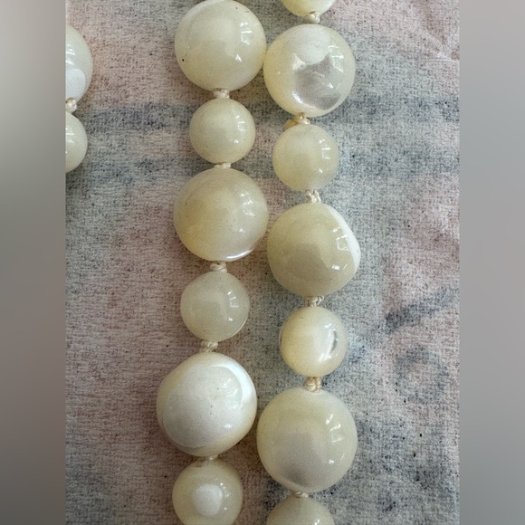 Genuine Mother of pearl beaded necklace 30” - Picture 5 of 5